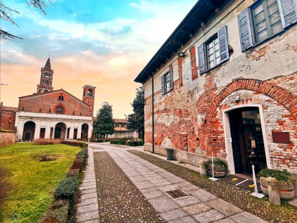 Abbazia di Chiaravalle, Milano - Architettura gotica e affreschi medievali