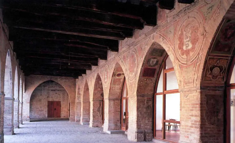 Gradella - Castello di Pandino portico lato est