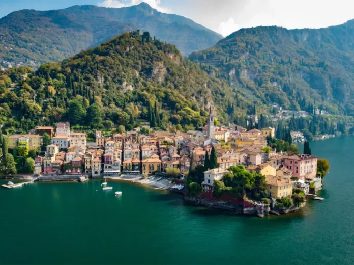 Varenna. Foto da Larius Way