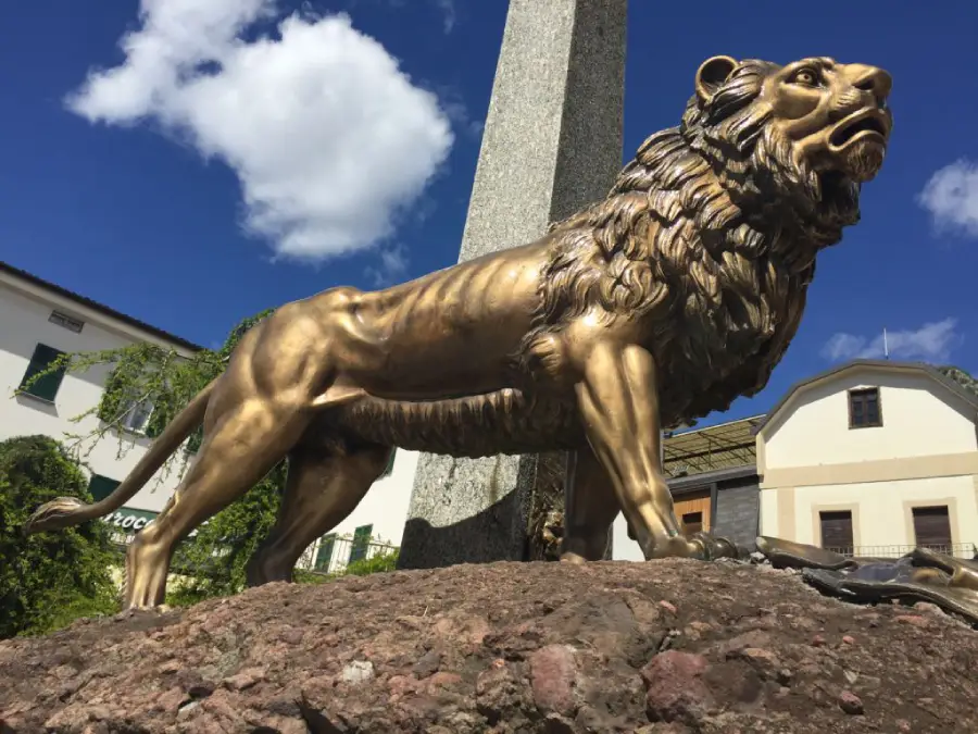 Barzio - Monumento ai caduti. Foto da Pietre della Memoria