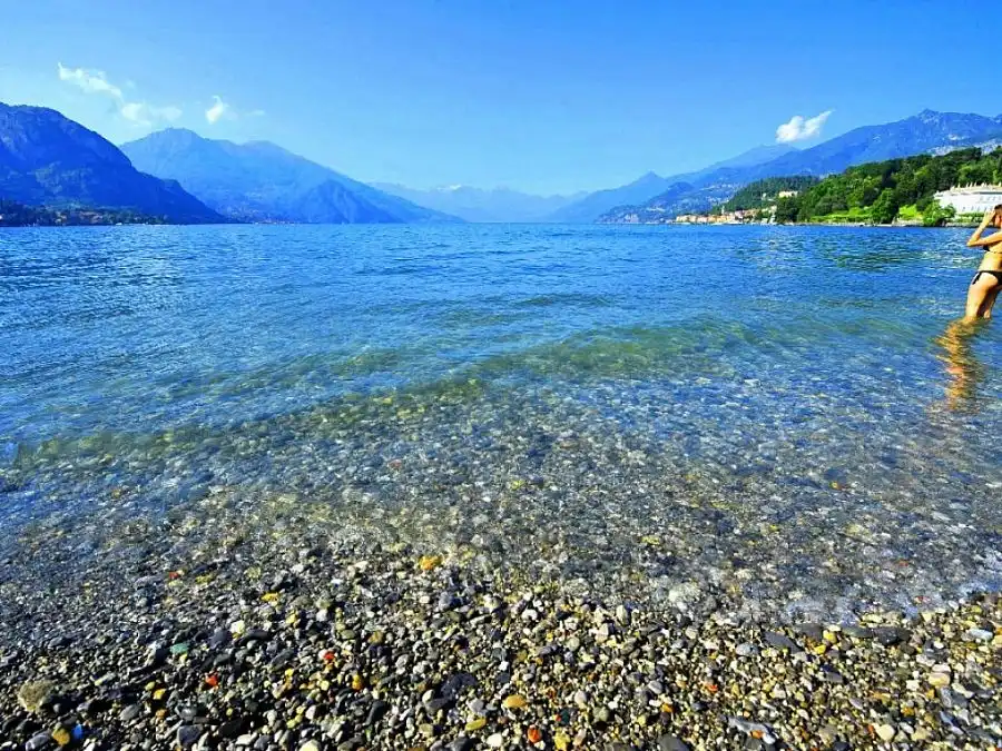 Spiagge del lago di Como - Spiaggia di San Giovanni a Bellagio Foto di Summer in Italy