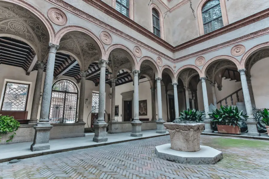 Quadrilatero della Moda - Cortile interno palazzo Bagatti Valsecchi foto da Italics Art