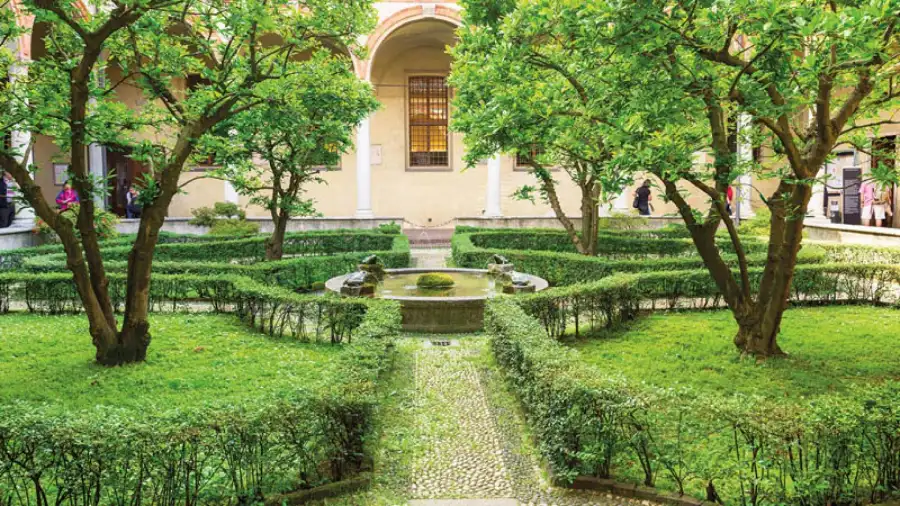 Santa Maria delle Grazie - chiostro.    Foto di TravelMate