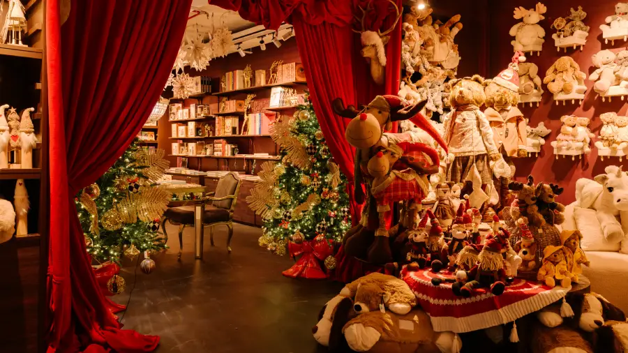 Palazzo Magia di Vincenzo Dascanio - Christmas Store & Café Milano